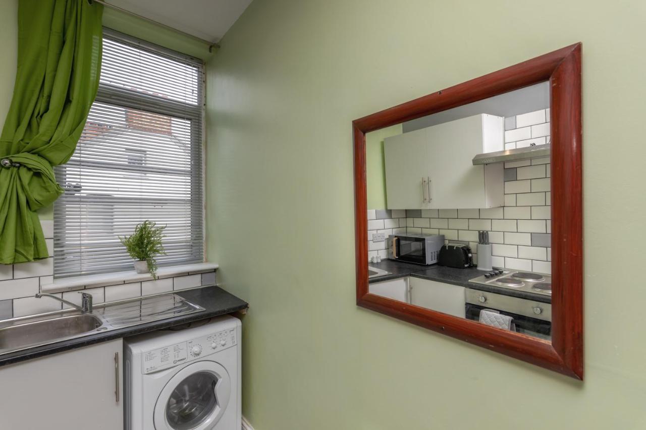 Stockton Town Centre Studio Apartments Free Parking And Wi-Fi Exterior foto