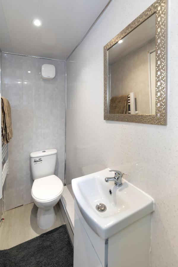 Stockton Town Centre Studio Apartments Free Parking And Wi-Fi Exterior foto