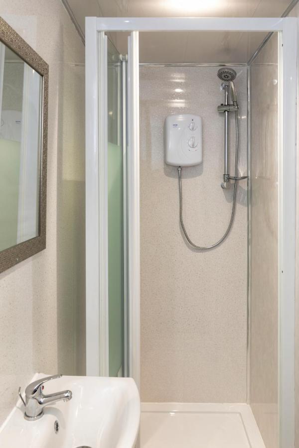 Stockton Town Centre Studio Apartments Free Parking And Wi-Fi Exterior foto